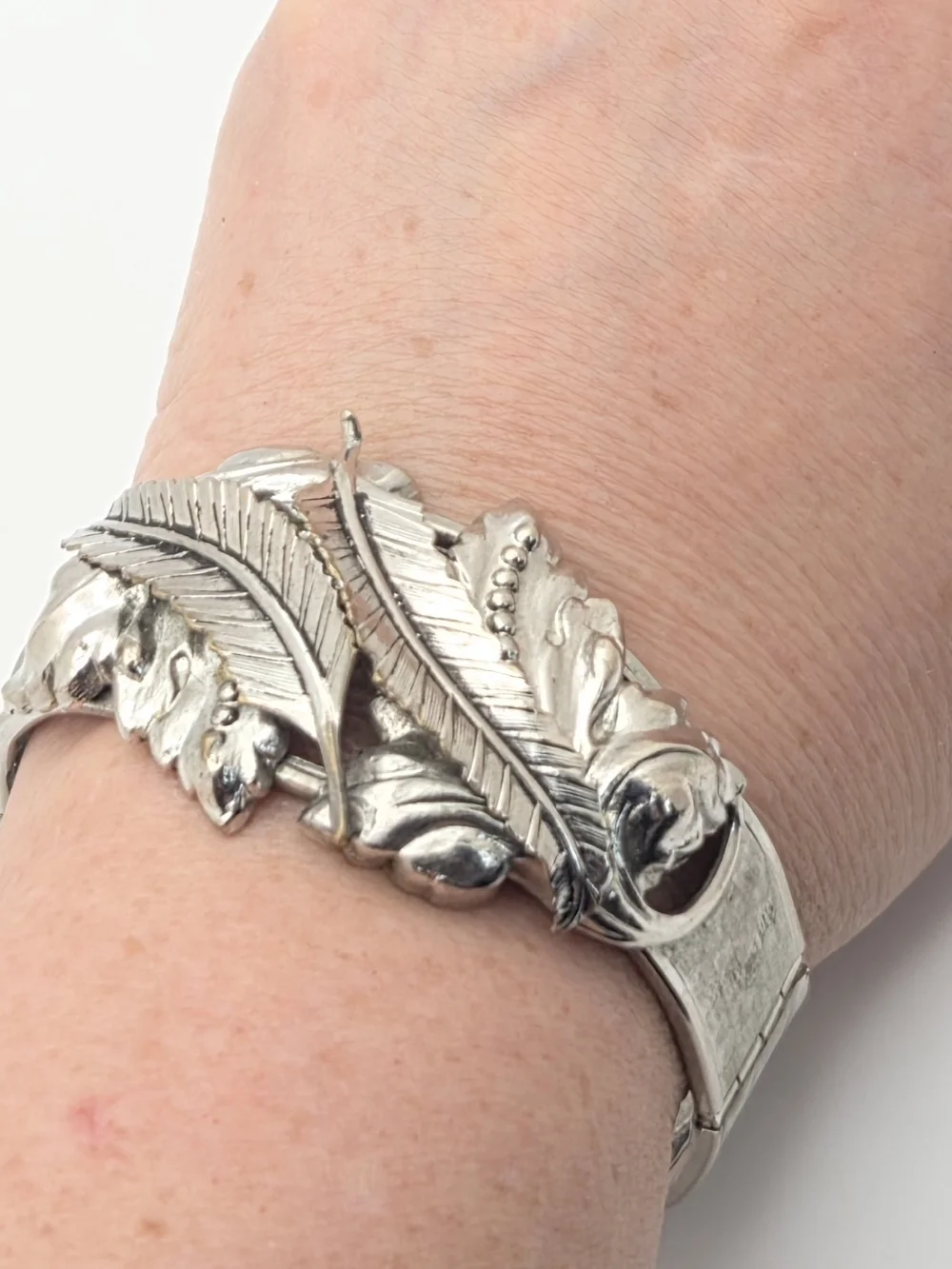 Vintage Silver Tone MCM Leaf & Feather Hinged Bangle Bracelet - Textured